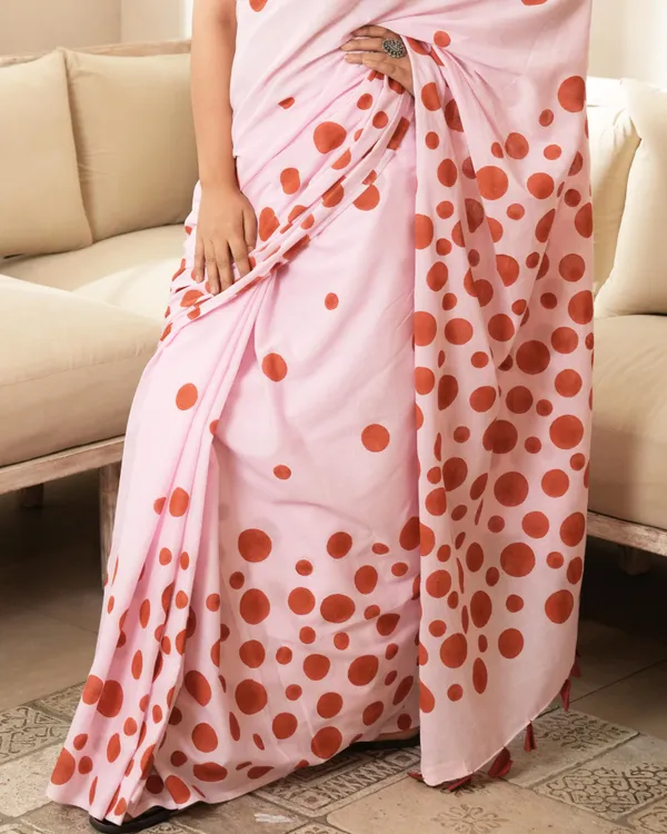 Pink_Cotton_Polka_Dot_Printed_Mul_Saree_With_Tassels_For_Women